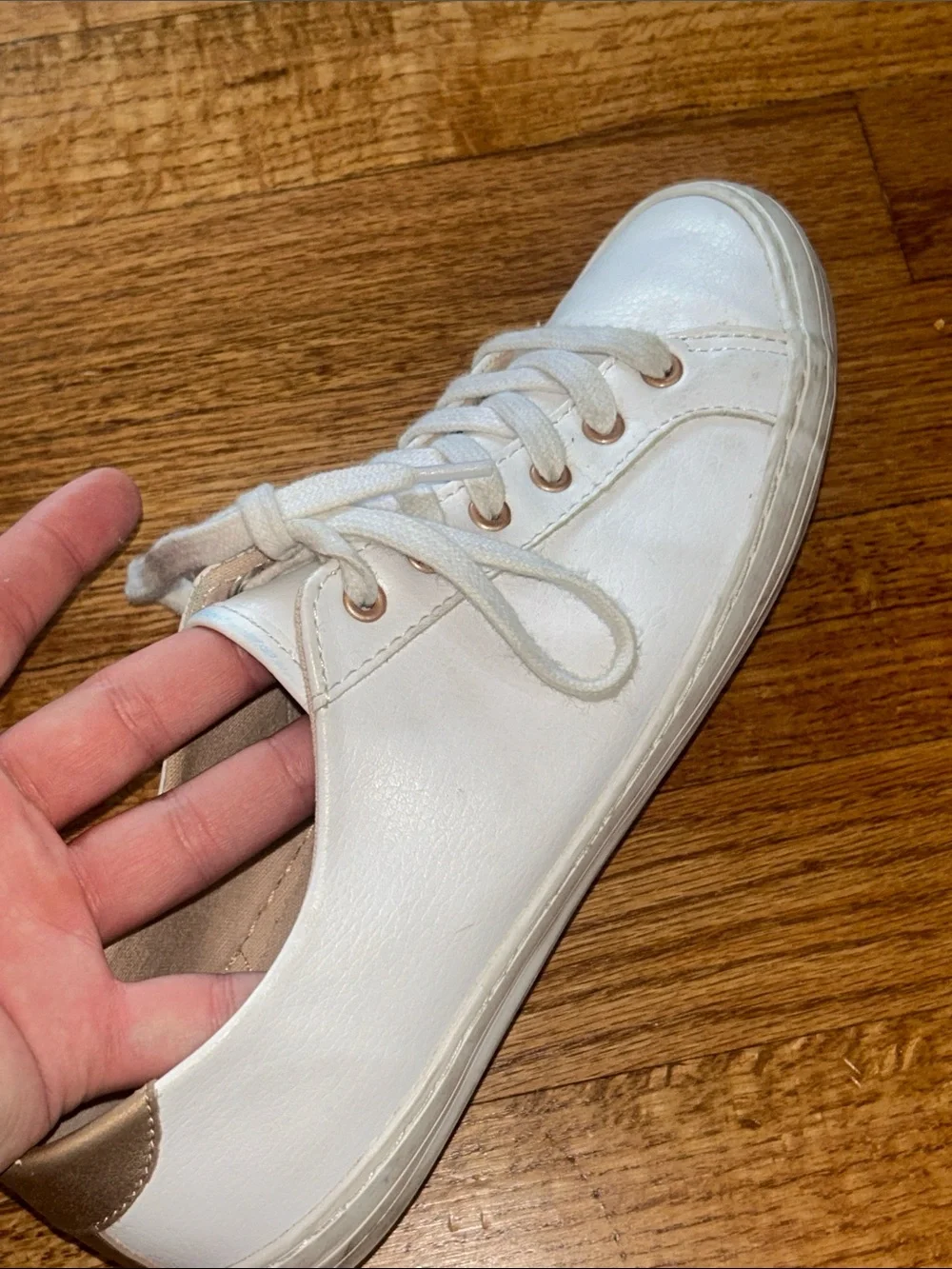 GAP White Women's Low-Top Lace-Up Sneakers
